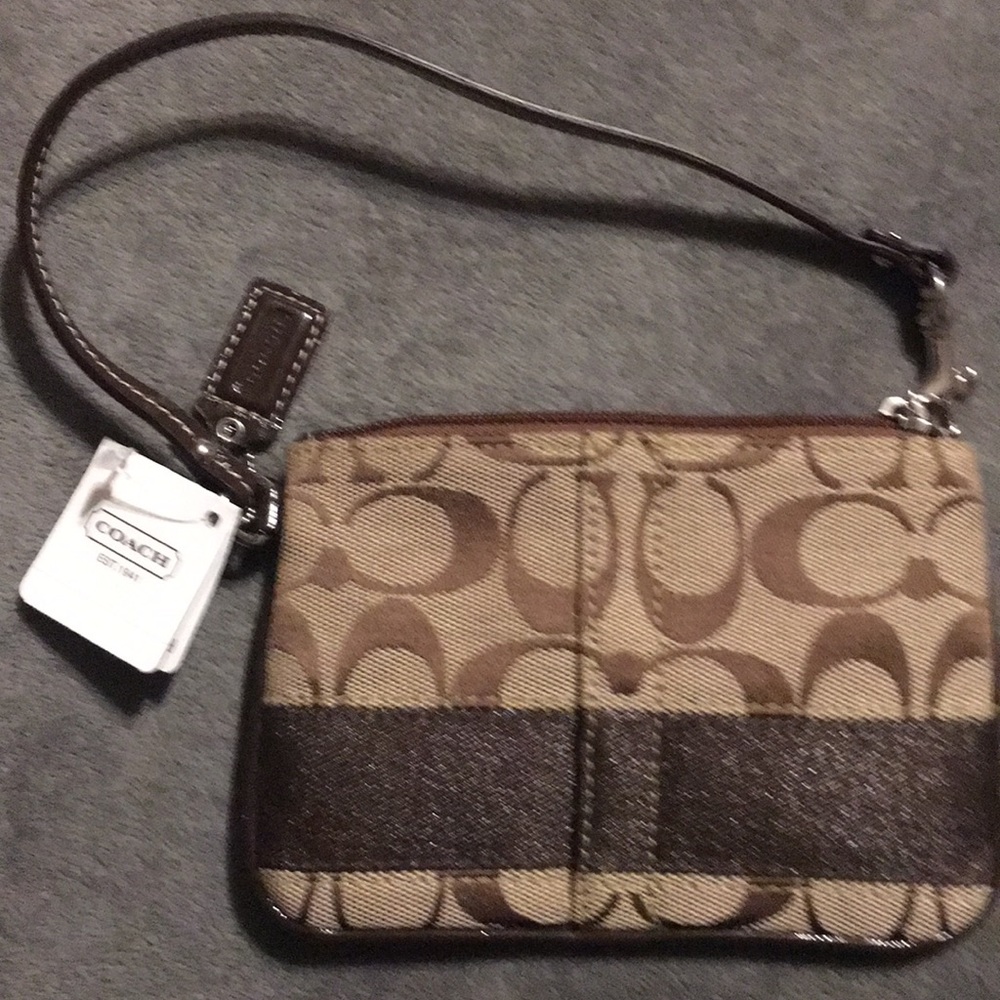 Coach wristlet☘️
